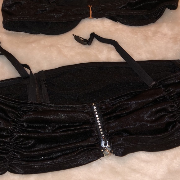 The Luxe Collection Fredrick’s of Hollywood - Black Satin Stretch Bra & Garter - Picture 10 of 12